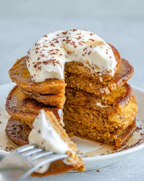 Healthy Pumpkin Pancakes - Healthy Fitness Meals Easy Pumpkin Oatmeal, Healthy Pumpkin Pancakes, Pumpkin Pancake Mix, Pumpkin Oatmeal Pancakes, Pumpkin Pancakes Recipe, Pumpkin Pancakes Easy, Pumpkin Pancake Recipe, Healthy Pancake Recipes, Pumpkin Recipes Healthy