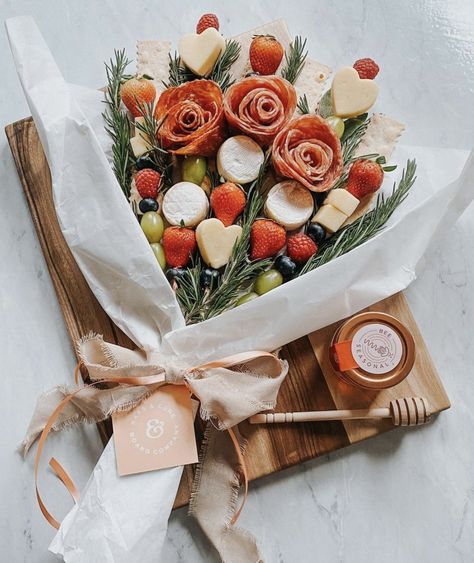 How To Make A Meat Bouquet, Decorated Charcuterie Board, Valentine Charcuterie Bouquet, Valentines Charcuterie Boquet, Valentines Platter Ideas, Charcuterie Board Bouquet, Meat And Cheese Bouquet, Flower Shaped Charcuterie Board, Mother Day Charcuterie