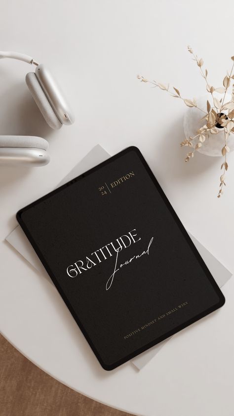 This gratitude journal is printable in PDF - You will be given a download link to this one-page file, saved as a PDF. This can be printed and used to start your journey of gratitude or accessed on your iPad for reflection each day. Gratitude Journal Cover, Gratitude Journal Aesthetic, Manifesting Planner, Aesthetic Gratitude, Digital Gratitude Journal, Build Habits, Gratitude Journal Printable, Life Manifestation, Positive Books