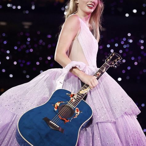 Taylor Swift Guitar, Taylor Swift Fotos, Taylor Nation, Taylor Swift Speak Now, The Archer, All About Taylor Swift, Speak Now, Taylor Swift Concert, Long Live Taylor Swift