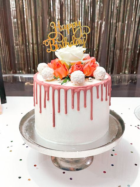 Happy Birthday Raffaello Cake... deko roses raffaello.. Rafaelo Cake Decoration, Raffaello Cake Decoration, Rafaelo Cake, Cake Dekoration, Raffaello Cake, Decor Tort, Simple Cake Designs, Simple Cake, Cake Decorating Designs