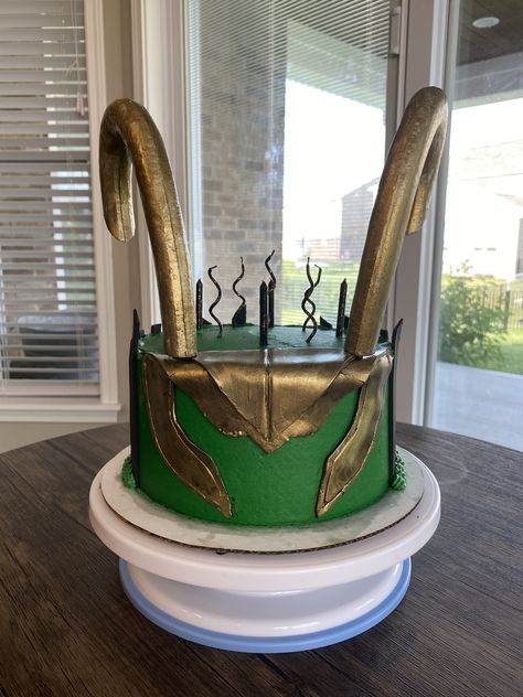 Loki Birthday Party, Loki Cake, Birthday Cake Marvel, Birthday Cake Superhero, Loki Party, Loki Birthday, Marvel Cakes, Cake Superhero, Marvel Birthday Cake