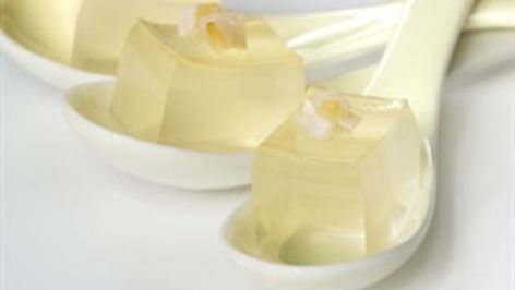 Let lovely, sweet lychee martini jello shots steal the show at your next patio party! Best Jello Shots, Lychee Jelly, Martini Recipes Vodka, Lychee Martini, Jelly Shots, White Cranberry Juice, Lychee Fruit, Gelatin Recipes, Dessert Shots