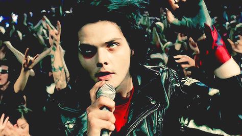 Gerard - gerard-way Photo Desolation Row, Ray Toro, I Love Mcr, Black Parade, Mikey Way, Frank Iero, Music Blog, Punk Bands, Emo Bands