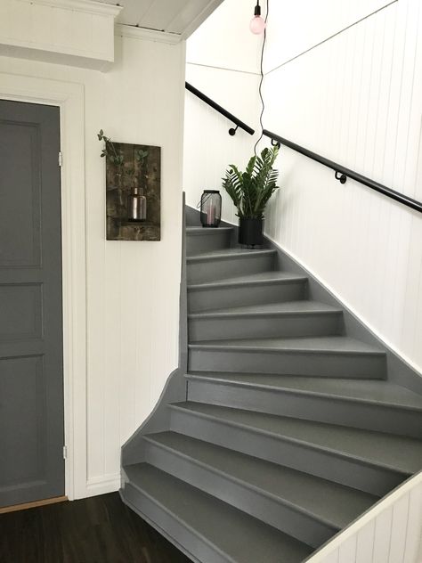 Grå trapp Wall colour 0502y, stockholmsvit Stairs colour NCS S 5000-N , grey Gray Stairs Painted, Grey Painted Stairs, Grey Stairs, Stairs Colours, Gray Stairs, Painted Staircases, Homestead House, Staircase Makeover, Wall Colour