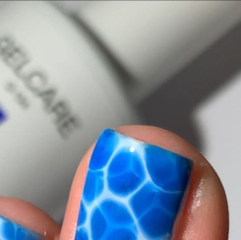 Pool Water Nail Art, Water Ripple Nails, Pool Nails Tutorial, Pool Water Nails, Blue Water Nails, Water Effect Nails, Pool Nail Art, Sister Thought, Pool Nails