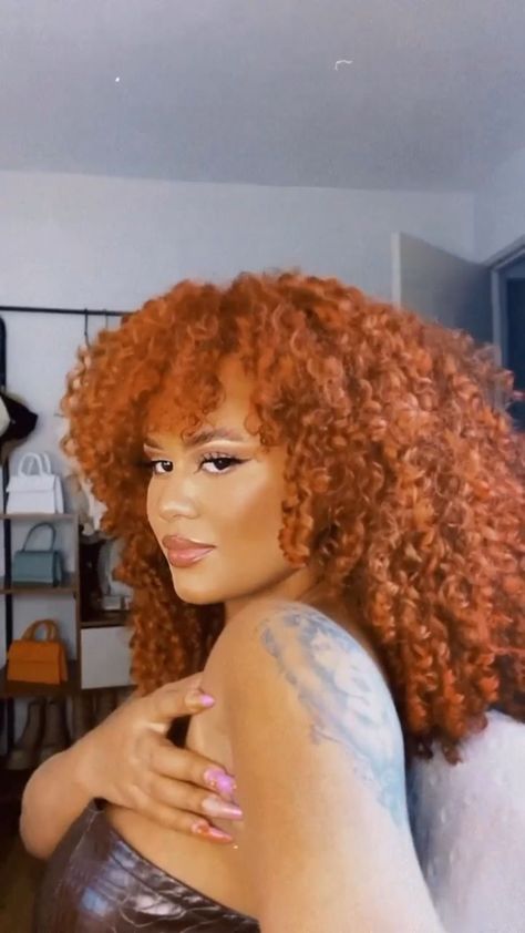 Pumpkin Spice Curly Hair, Ginger Curly Hair Black Women, Orange Curly Wig, Copper Curly Hair, Preppy Ideas, Curly Color, Curly Fro, Dyed Curly Hair, Ginger Hair Color