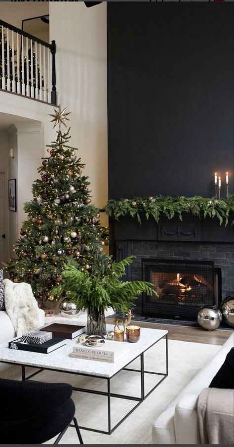 Cozy Christmas Decor, Neutral Christmas Decor, Modern Christmas Decor, Christmas Decor Inspiration, Christmas Themes Decorations, Christmas Tree Inspiration, Casa Vintage, Christmas Inspo, Minimalist Christmas