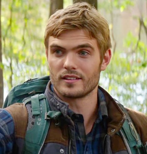 Evan Walker in The 5th Wave Evan Walker, Cassie Sullivan, The Fifth Wave, Alex Roe, The 5th Wave, Forever My Girl, Walker Evans, Actors Male, Character Inspiration Male