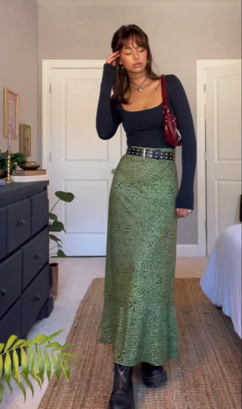 Green Maxi Skirt Outfit, Hozier Concert Outfit, Christian Desktop Wallpaper Aesthetic, Maxi Skirt Outfit Ideas, Christian Desktop Wallpaper, Green Skirt Outfits, Estilo Rachel Green, Hozier Concert, Maxi Skirt Outfit