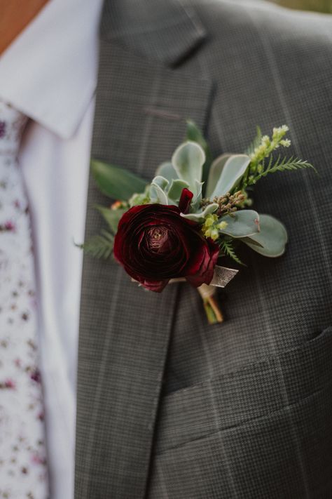 Dahlia Boutonniere, Formal Flowers, Fall Boutonnieres, Green Boutonniere, Wedding Planning Details, Red Succulents, Succulent Boutonniere, Wedding Theme Inspiration, Groomsmen Boutonniere