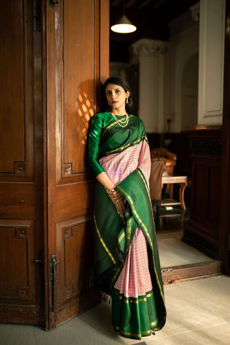 New collection of silk saree design 2023 on 30% discount https://youtu.be/3VTRH5bTFu8 Kanjeevaram Saree Styling, Contrast Border Silk Saree, Trendy Kanchipuram Silk Saree, Designer Kanchipuram Silk Saree, Silk Saree Color Combinations, Unique Kanchipuram Silk Saree, Vintage Kanjivaram Sarees, Unique Silk Saree Colour, Traditional Kanchipuram Sarees