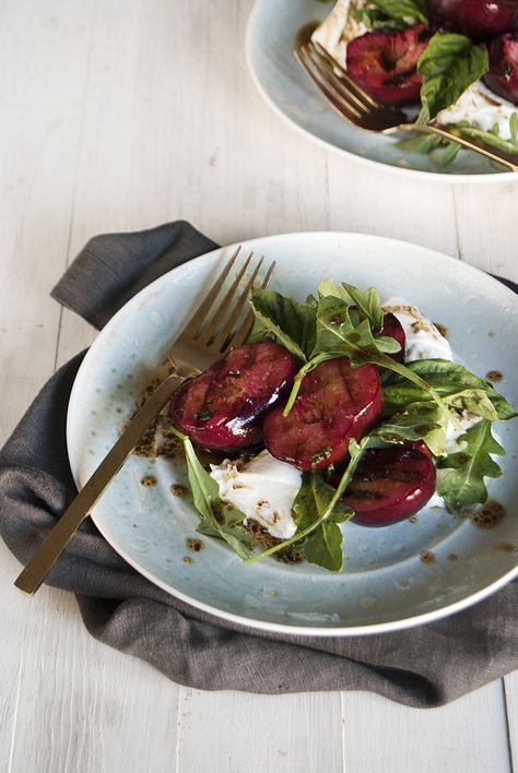 This recipe for grilled plums will be your new go-to summer fruit salad! It features grilled plums, creamy burrata, and a quick balsamic basil vinaigrette. Grilled Plums, Plum Salad, Summer Fruit Salad, Dinner Favorites, Basil Vinaigrette, Summer Salads With Fruit, Grilling Sides, Savory Salads, Best Vegetarian Recipes