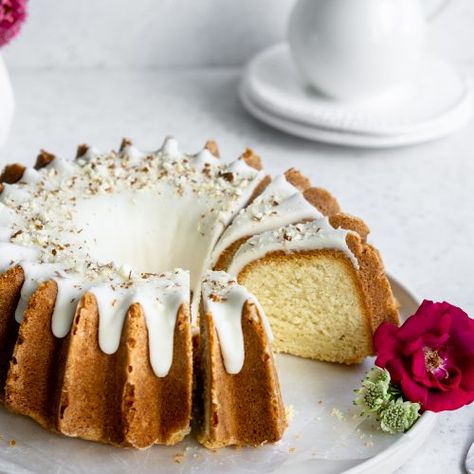 Almond Cake with Amaretto Glaze - Pina Bresciani Almond Bundt Cake, Almond Cake, Fruit Pizza, Almond Flavor, Pie Tart, Savory Pie, Almond Cakes, Holiday Cakes, Breakfast Breads