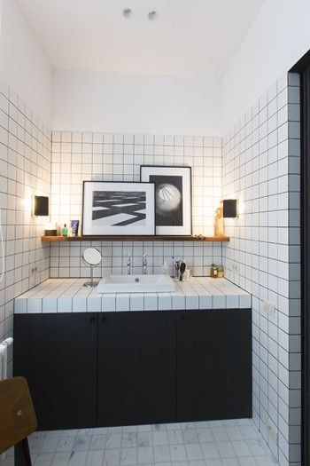 White Square Tiles, Mold In Bathroom, Bad Inspiration, Black And White Tiles, Room Tiles, Modern Tiles, 아파트 인테리어, Tile Inspiration, Trendy Bathroom