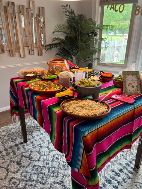 Taco Salad Bar, Bachelorette Disney, Taco Party Decorations, Taco Bar Party, Taco Man, Simple Family Meals, Taco Stand, Mexican Tacos, Mexican Party Theme