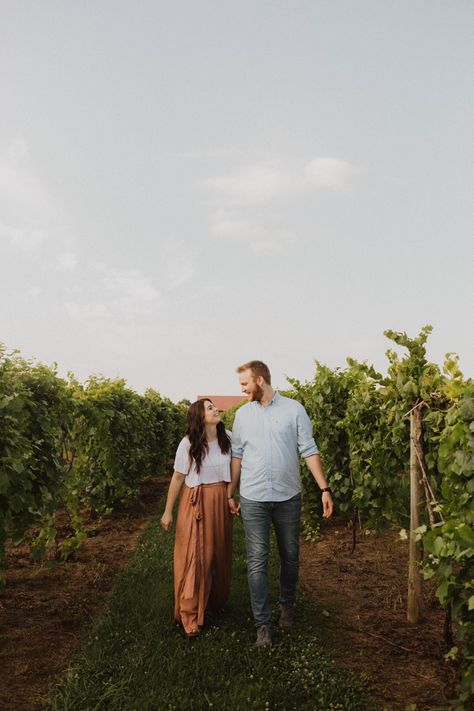 Winery Family Photoshoot, Winery Couple Pictures, Relationship Poses, Winery Photoshoot, Vineyard Photoshoot, Vineyard Photos, Winery Engagement Photos, Winery Photos, Winery Engagement