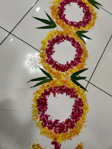 Welcome Flower Decoration, Flower For Groom, Flower Path, Traditional Decorating, Photoshoot Boy, Welcome Flowers, Baby Photoshoot Boy, Flower Decorations Diy, Beautiful Dress Designs