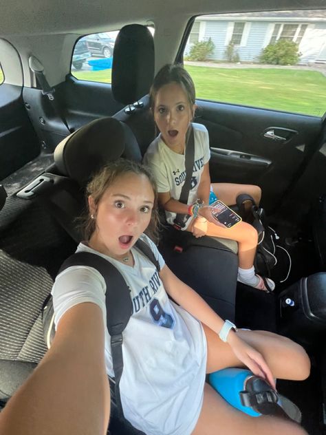 Photo In Car, Car Summer, Beto Carrero World, Summer Picture Poses, Best Friend Photos, Cute Friend Pictures, Cute Friend Photos, Bestie Goals, Summer Friends