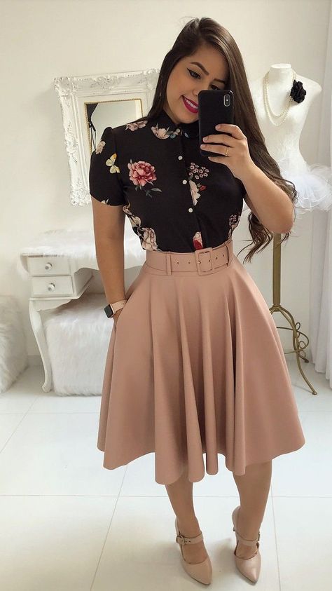 Trendy Skirts, Elegante Casual, Trending Fashion Outfits, Church Outfits, A Skirt, Black Women Fashion, Trend Fashion, Winter Outfits Women, Ladies Dress Design