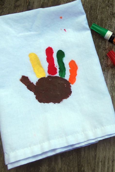 Thanksgiving Kid Crafts That Are Easy for Your Little Turkeys to Make Cute Thanksgiving Crafts, Paper Turkeys, Paper Plate Turkey, Turkey Handprint Craft, Paper Turkey, Thanksgiving Kids Table, Easy Thanksgiving Crafts, Fall Candy, Thanksgiving Napkins