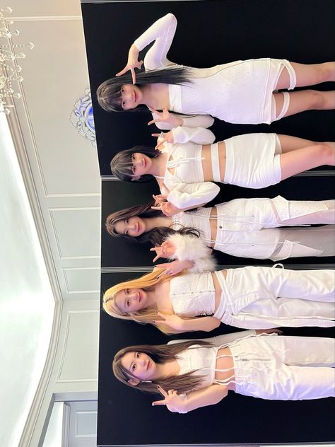 Le Sserafim Stage Outfits Ot5, Impurities Le Sserafim Outfits, Ot5 Le Sserafim, Dance Cover, Rosé Jisoo, Smart Outfit, Stage Outfits, Aesthetic Hair, Kpop Girl Groups