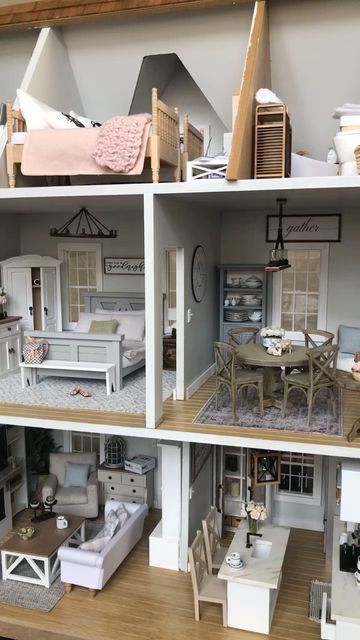 Doll House Flooring, Mini Farmhouse, Barbie Dollhouse, Diy Barbie House, Dollhouse Living Room, Barbie Room, House Restoration, Doll House Plans, Mini Doll House