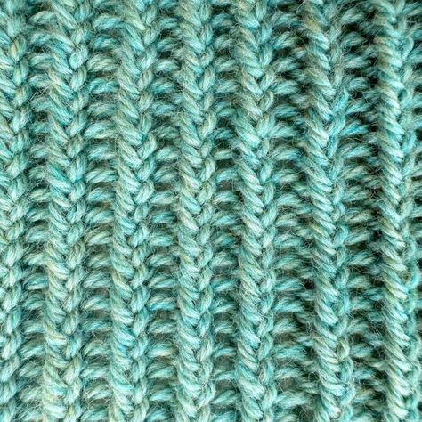 How To Knit Twisted Rib Stitch (Flat + In The Round) Twisted Ribbing Knitting, Twisted Rib Stitch, Rib Stitch Knitting, Thanksgiving Crochet, Knitting Abbreviations, Knitting Stitches Tutorial, Knitting Basics, Knitting Tips, Knit Stitches