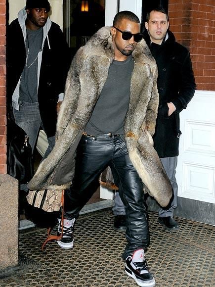 Kanye West Photo, Hip Hop Look, Look Hip Hop, Kanye Fashion, Kanye West Style, Mode Hip Hop, Mens Fur Coat, Mens Fur, Beastie Boys