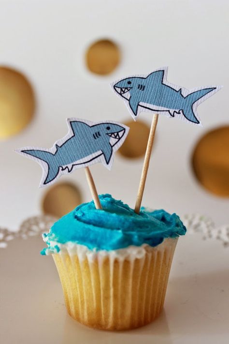 Shark Cupcake Toppers, Shark Fin Cupcakes, Shark Cupcakes, Cupcake Toppers Free, Girls Watch, Shark Cake, Cupcake Toppers Printable, Hammerhead Shark, Shark Week