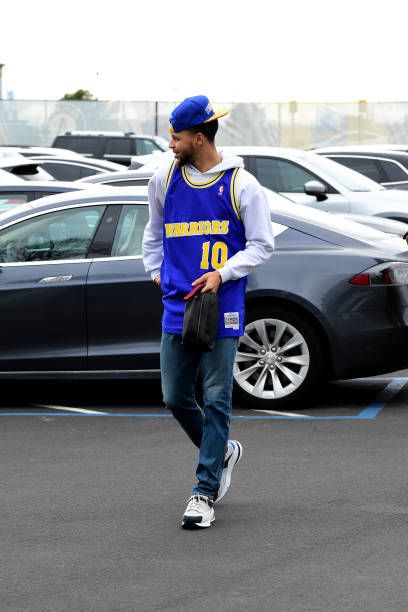 Golden State Warriors Pictures and Photos | Jersey Over Hoodie Outfit Men, Jersey Over Hoodie Outfit, Nba Fashion Outfits, Jersey Over Hoodie, Stephen Curry Outfit, Nba Jersey Outfit, Basketball Jersey Outfit, Basketball Wallpapers, Nba Photos