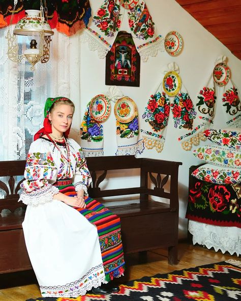 Romania | Traditional Romanian Clothing | silviafloareatoth Romania Clothes, Romanian Girl, Romanian Clothing, Romanian Women, Romania Travel, National Clothes, Folk Dresses, Folk Fashion, Folk Costume