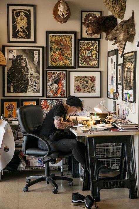 Tattoos Life, Home Art Studios, Tattoo Shop Interior, Tattoo Shop Decor, Tattoo Studio Interior, Tattoo Station, Tattoo Salon, Studio Tattoo, Art Studio Room