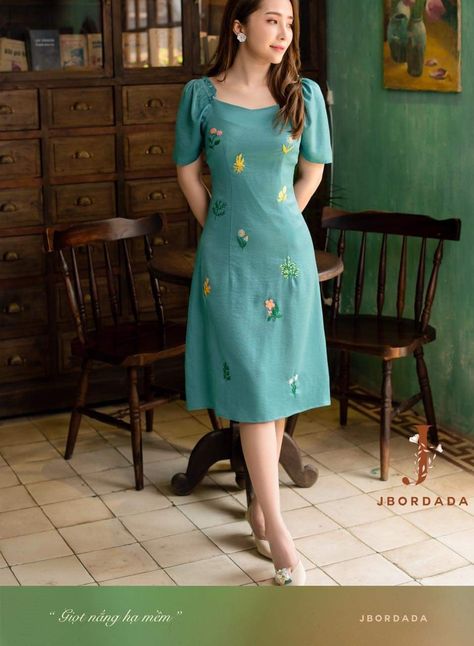 Dress Designs For Stitching, Linen Style Fashion, Girls Cotton Dresses, Simple Frock Design, Stylish Kurtis Design, Casual Frocks, Simple Frocks, Frock For Women, Casual College Outfits