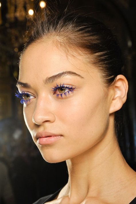 Mascara Bleu, Purple Mascara, Grey Eye Makeup, Colored Mascara, Blue Mascara, Runway Makeup, Models Makeup, Hazel Eyes, Love Makeup