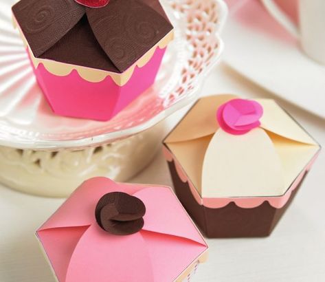 Cake Boxes Cupcake Boxes Template, Small Cake Boxes, Cupcake Template, Free Craft Templates, Cake Slice Boxes, Paper Cake Box, Cupcake Packaging, Pop Up Card Templates, Cake Templates