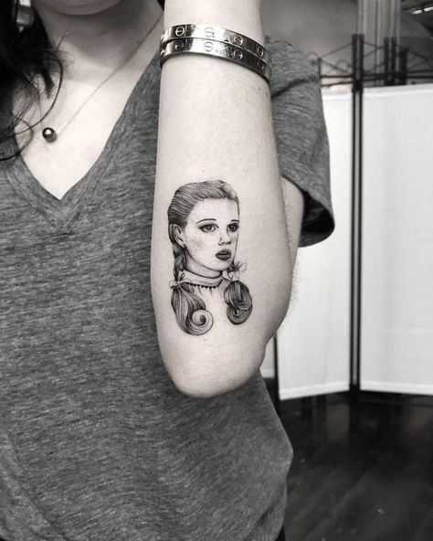 Wizard Of Oz Tattoo, Sarah Tattoo, Oz Characters, Portrait Tattoo Sleeve, Oz Tattoo, Wizard Of Oz Characters, Sacred Tattoo, Dorothy Gale, Tattoo Now