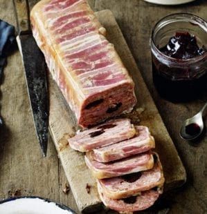 How to make ham hock terrine - delicious. Magazine Smoked Salmon Terrine, Onion Confit, Ham Hock Terrine, Salmon Terrine, How To Make Ham, Confit Recipes, Terrine Recipe, Cake Sandwich, Ham Hock