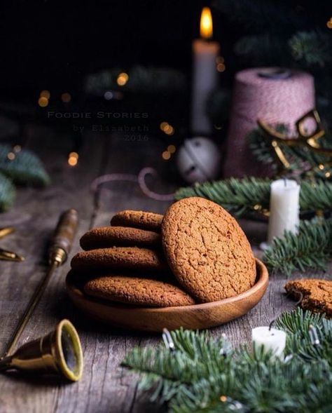 Christmas Gift Photography, Christmas Food Photography, Sweets Photography, Mr Baker, Food Photography Dessert, Food Photography Composition, Medieval Recipes, Christmas Brownies, Dark Food Photography