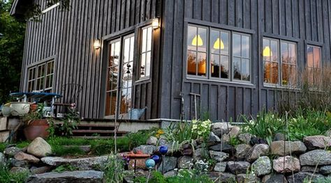 Board and batten siding: notice the metal trim piece at the upper left corner of the photo. Hmmm. Board And Batten Exterior, Craftsman Farmhouse, Siding Options, Vertical Siding, Steel Framing, Installing Siding, Cabin Exterior, Board And Batten Siding, American Houses