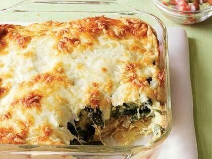 This Chile Relleno "Soufflé" is a delicious Mexican casserole that calls for Queso fresco (fresh Mexican cheese), which is available at Latin American markets and some supermarkets. Chili Relleno Casserole, Chile Relleno Casserole, Chili Relleno, Souffle Recipes, Chile Relleno, Easy Cheesy, Mexican Dishes, Rotisserie Chicken, Tortillas