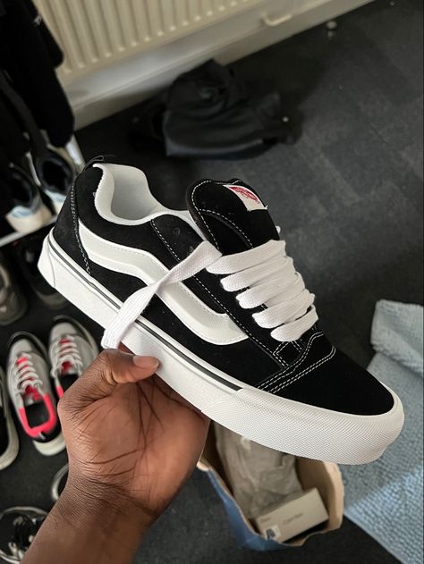 Trendy Vans Shoes, Vans Knew School, Chunky Vans Shoes, Vans Chunky Shoes, Shoes With Thick Laces, Thick Shoe Laces, Thick Laces Sneakers, New Skool Vans, New School Vans