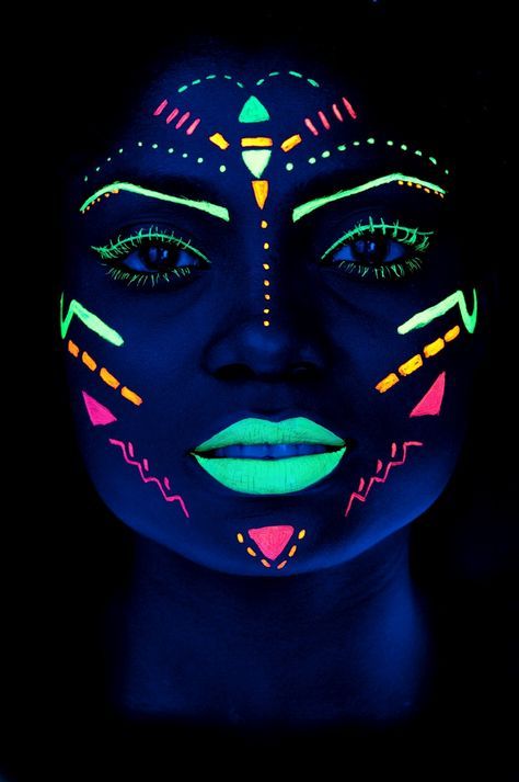 Pintura Facial Neon, Glow Face Paint, Black Light Makeup, Uv Face Paint, Neon Face Paint, Uv Makeup, Festival Makeup Glitter, Glow Paint, Neon Makeup