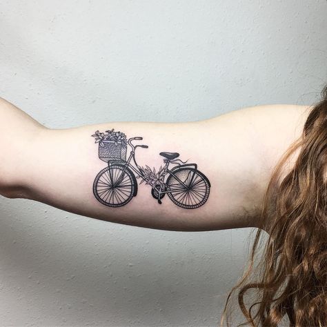 50 Cool Bicycle Women Tattoo Ideas to Make a Style Statement Tattoo Bike, Cycling Tattoo, Bicycle Tattoo, Bike Tattoos, Bicycle Women, Skin Art, Blackwork Tattoo, Body Tattoos, Compass Tattoo