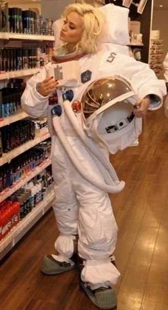 Kimberley Wyatt, Astronaut Halloween Costume, Astronaut Outfit, Kimberly Wyatt, Pilot Costume, Astronaut Costume, Space Fashion, Cosplay Cute, Female Pilot