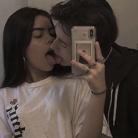 Parejas Goals Tumblr, Emo Couples, Grunge Couple, Lev Livet, Filmy Vintage, Shotting Photo, Foto Poses, Boyfriend Goals, Cute Couples Photos