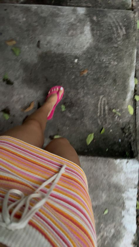 on a walk in thailand, koh samet pink havaianas flip flops colorful skirt tanned skin Koh Samet, Checkered Trousers, Colorful Skirt, Navy Cap, Tanned Skin, Colorful Skirts, Havaianas Flip Flops, Summer 24, Tan Skin