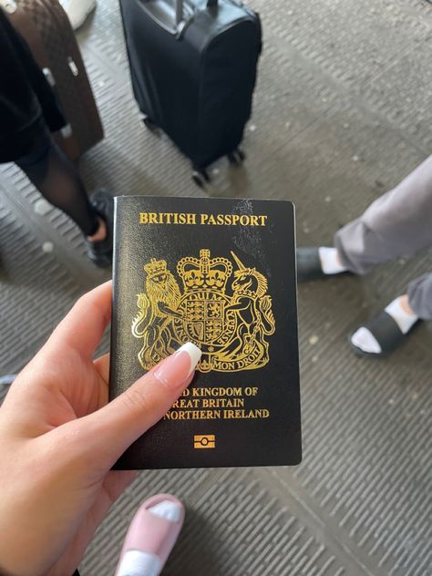 Usa Passport, Uk Passport, Passport Office, Canadian Passport, British Passport, England Aesthetic, Travel Collage, Passport Online, Alcohol Aesthetic