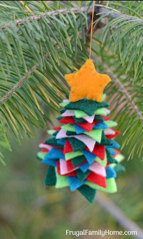 Learn how to make 20 different Felt Christmas Crafts! Holiday Home Decor and Ornaments are so much fun to make! Easy DIY Craft Tutorial Ideas. #thecraftyblogstalker #felt #feltcrafts #christmascrafts Felt Christmas Tree Ornaments, Box Noel, Christmas Decorations Sewing, Christmas Tree Handmade, Diy Felt Christmas Ornaments, Crafts Holiday, Tree Handmade, Felt Crafts Christmas, Diy Christmas Tree Ornaments