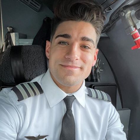 Andrew, First Officer (@pilot.drew) • Instagram photos and videos Man Celebrity, Andrew Dacosta, Pilot Andrew, Pilot Drew, Pilot Men Aesthetic, Pilot Man, Pilot Pictures, Handsome Pilot, Pilots